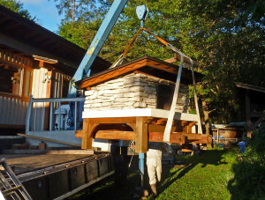 クレーンによる吊り上げ