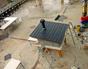 屋根を再び作りなおしました。